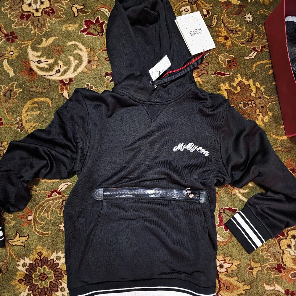 Alexander McQueen , Q.2 \ Logo Felpa Hoodie With Zip Pouch Pocket in Black